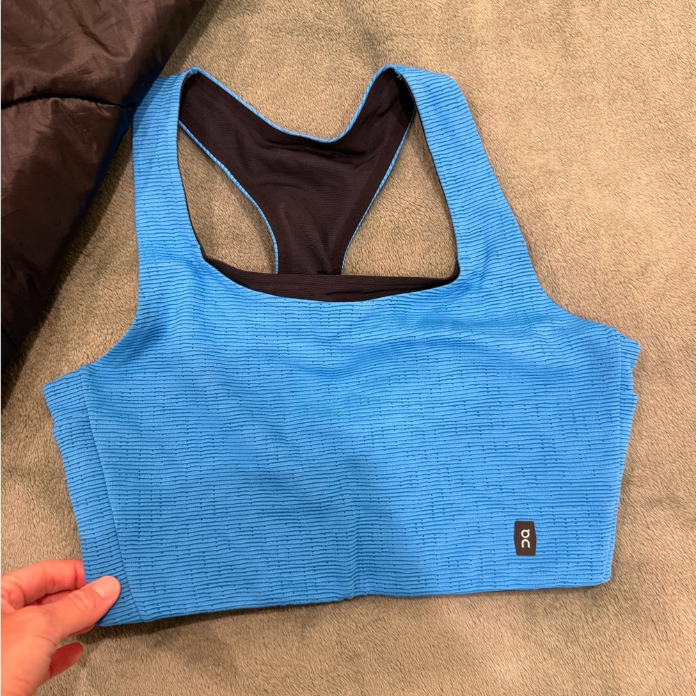 On running top with pockets